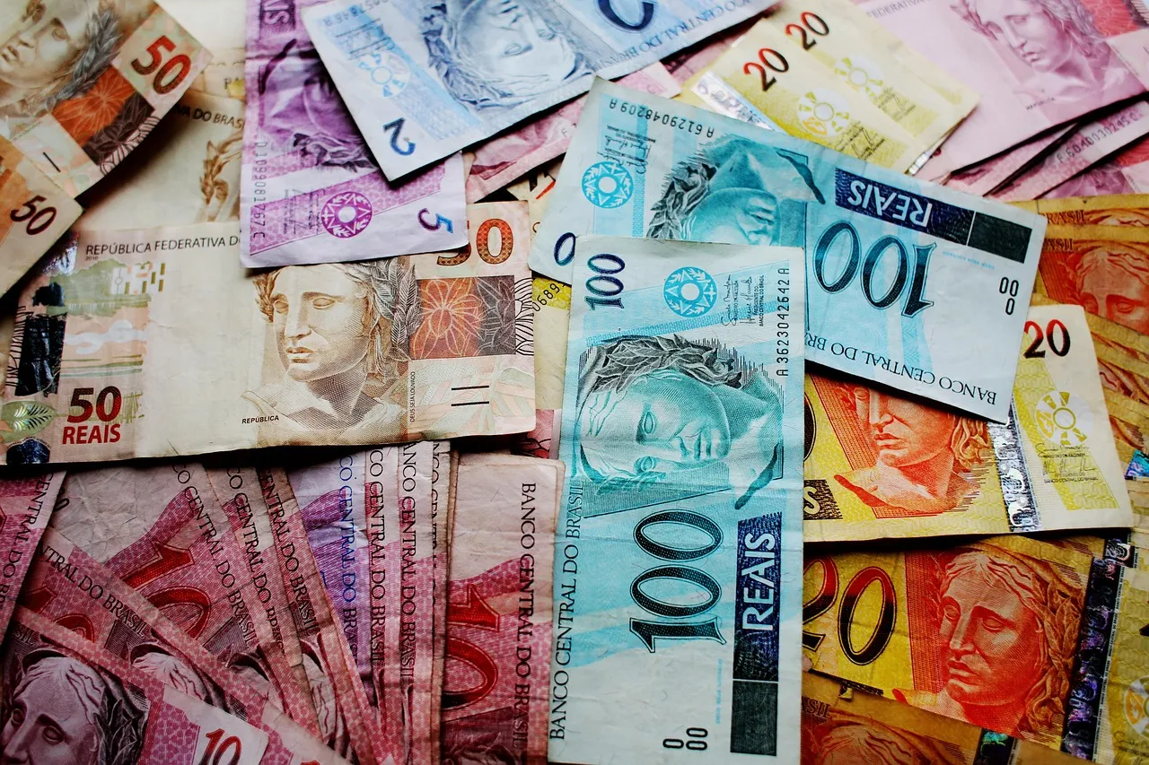 Taxas longas fecham com leves baixas apesar de alta dos rendimentos dos Treasuries