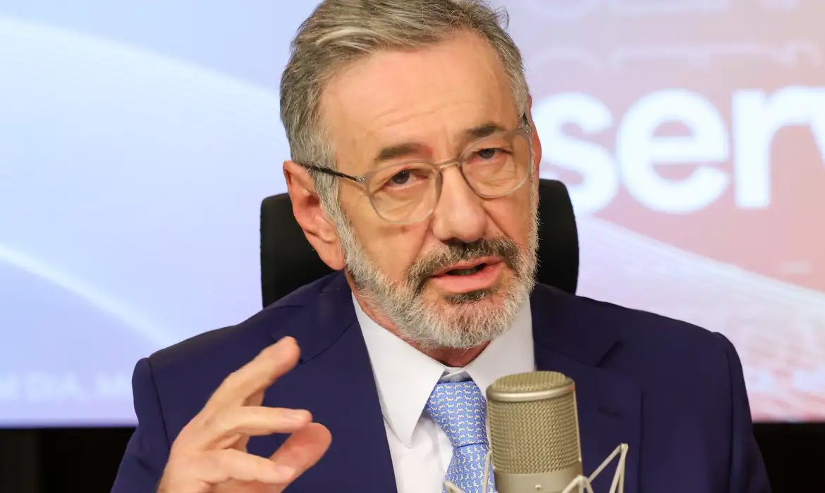 Brasil não pode abrir mão dos EUA, mas eles não têm se mostrado aliados, diz ministro