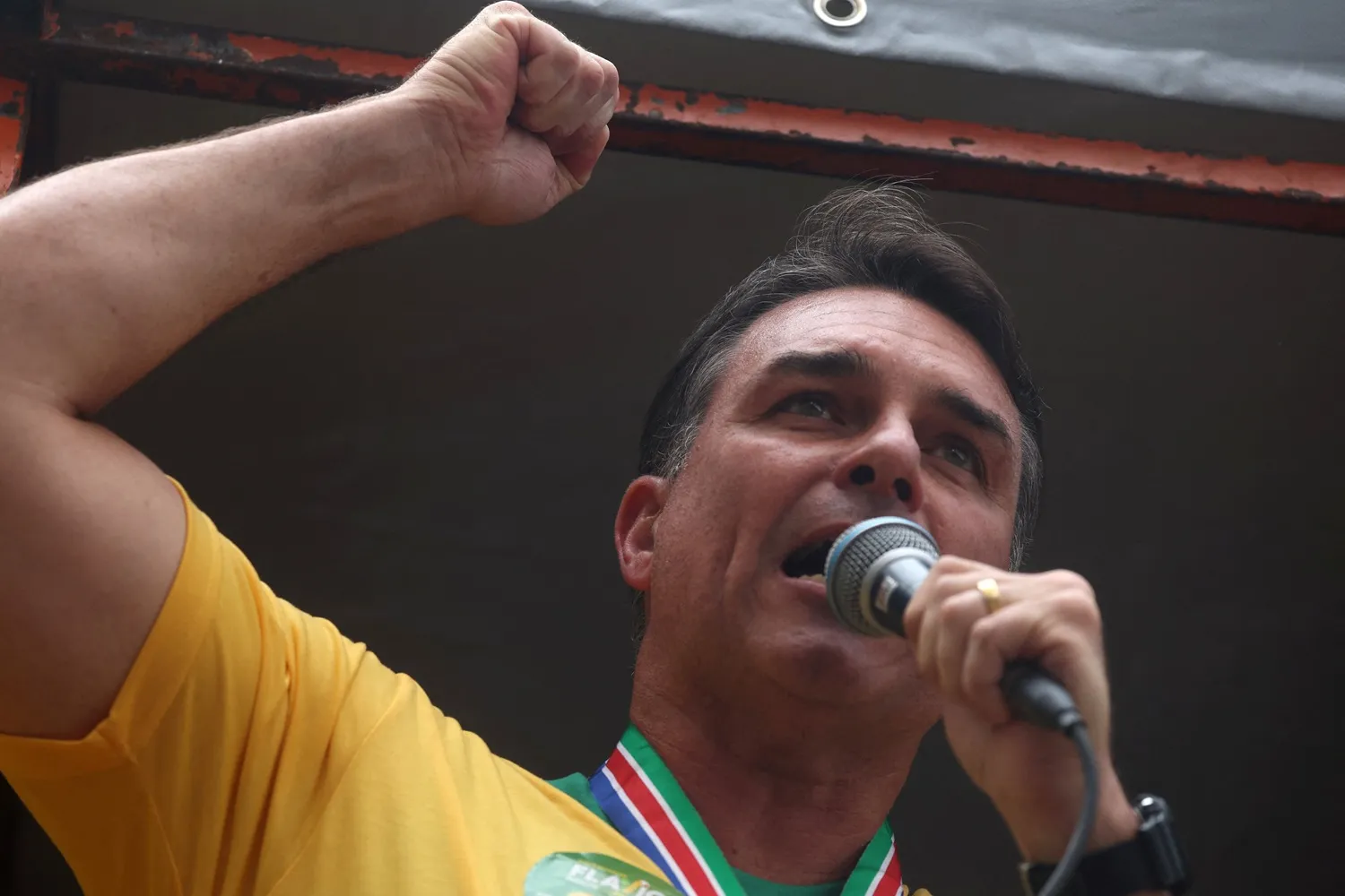 Flávio Bolsonaro diz que Dino e ‘tropa de choque de Lula no STF?