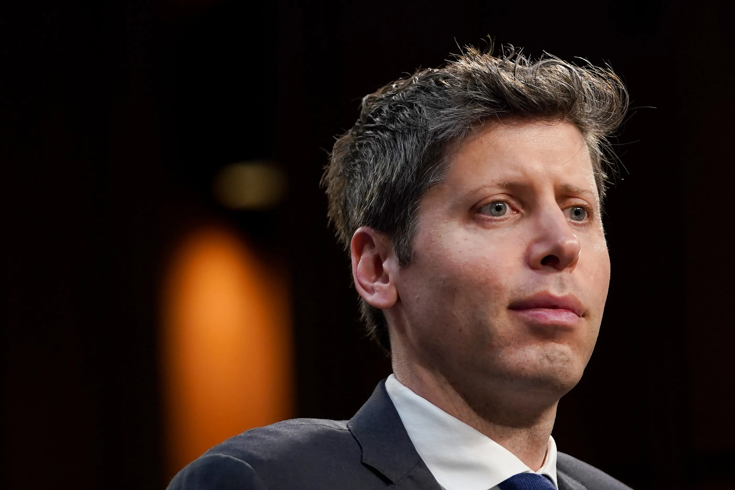 OpenAI avalia desacelerar avanço da IA e Sam Altman quer que rivais façam o mesmo