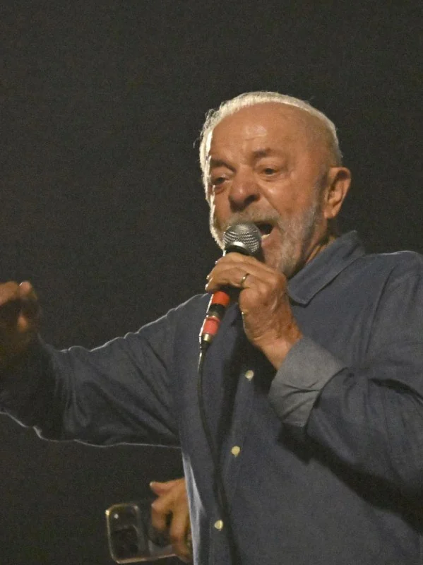 Bukele parabenizou Lula por vitória em carta no dia da eleição