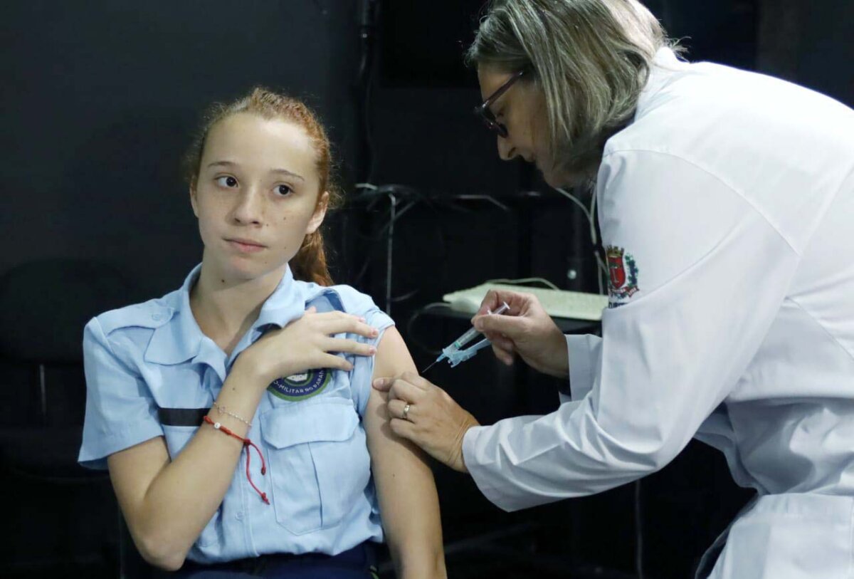 Governo do Paraná reforça campanha de vacinação contra gripe nas escolas estaduais