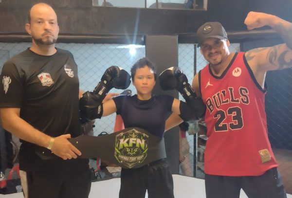 Atleta Júlia conquista cinturão no Coringa Fight e equipe Léo Pitbull celebra 15 títulos em 2026
