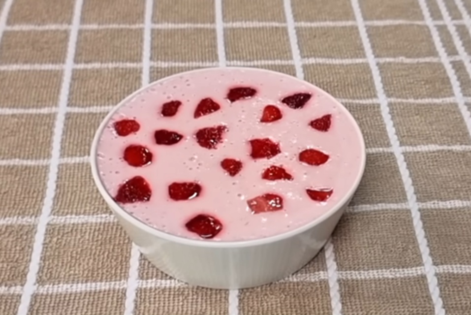 Só 3 ingredientes, low carb, cremosa, rica em proteína e sem açúcar! Mousse fácil, rápida e saudável