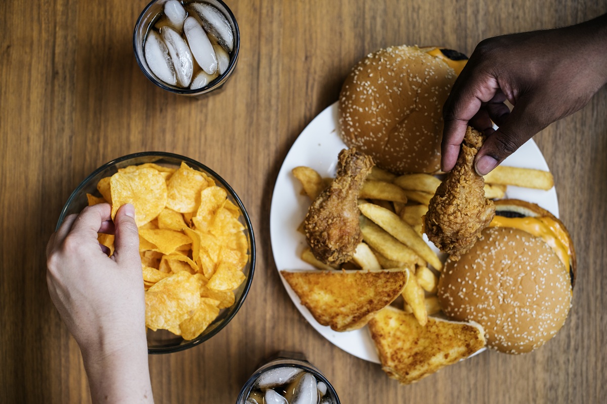 Alimentos ultraprocessados podem estar destruindo seu cérebro, alertam cientistas; entenda