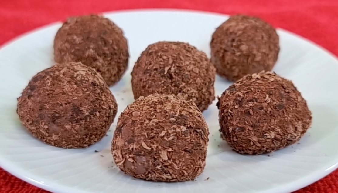 Só 5 minutos, zero gordura e sem açúcar! Brigadeiro de café com poucas calorias e sem fogo!