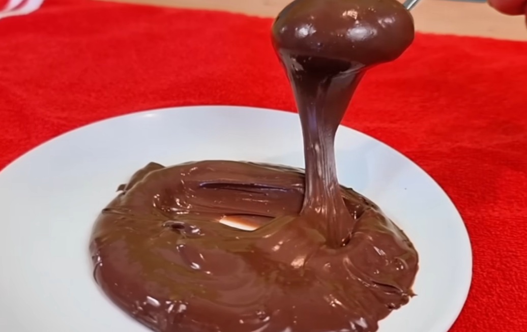Só 2 ingredientes e 5 minutos! Brigadeiro de colher sem açúcar e manteiga ??