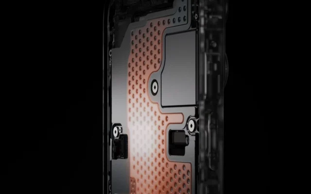 Câmara de vapor do iPhone Pro Max atinge desempenho térmico de celulares gamer Android em teste