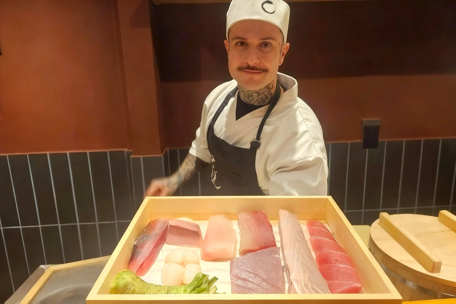 Faixa preta do sushi, Allan Beckmann comanda balcão do novo Satori Omakase