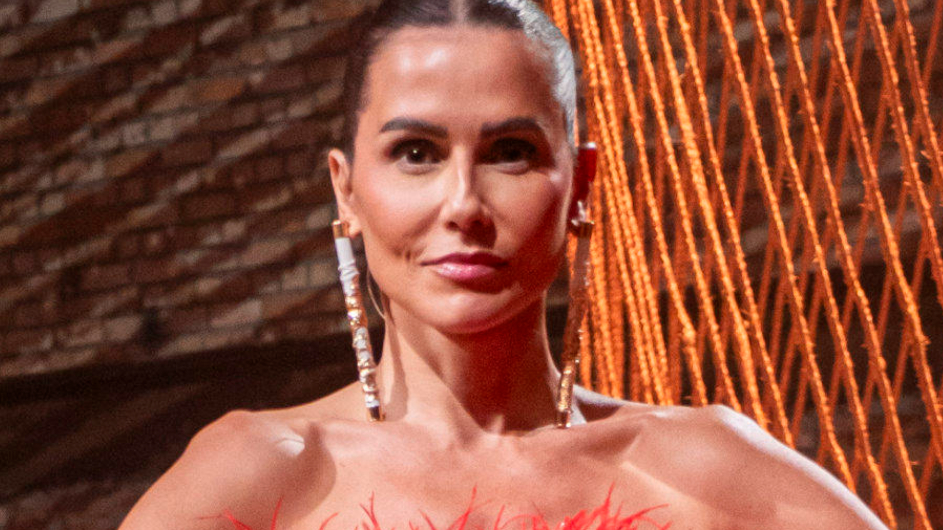 Deborah Secco quebra silêncio sobre boato de traição e detona ex com uma frase