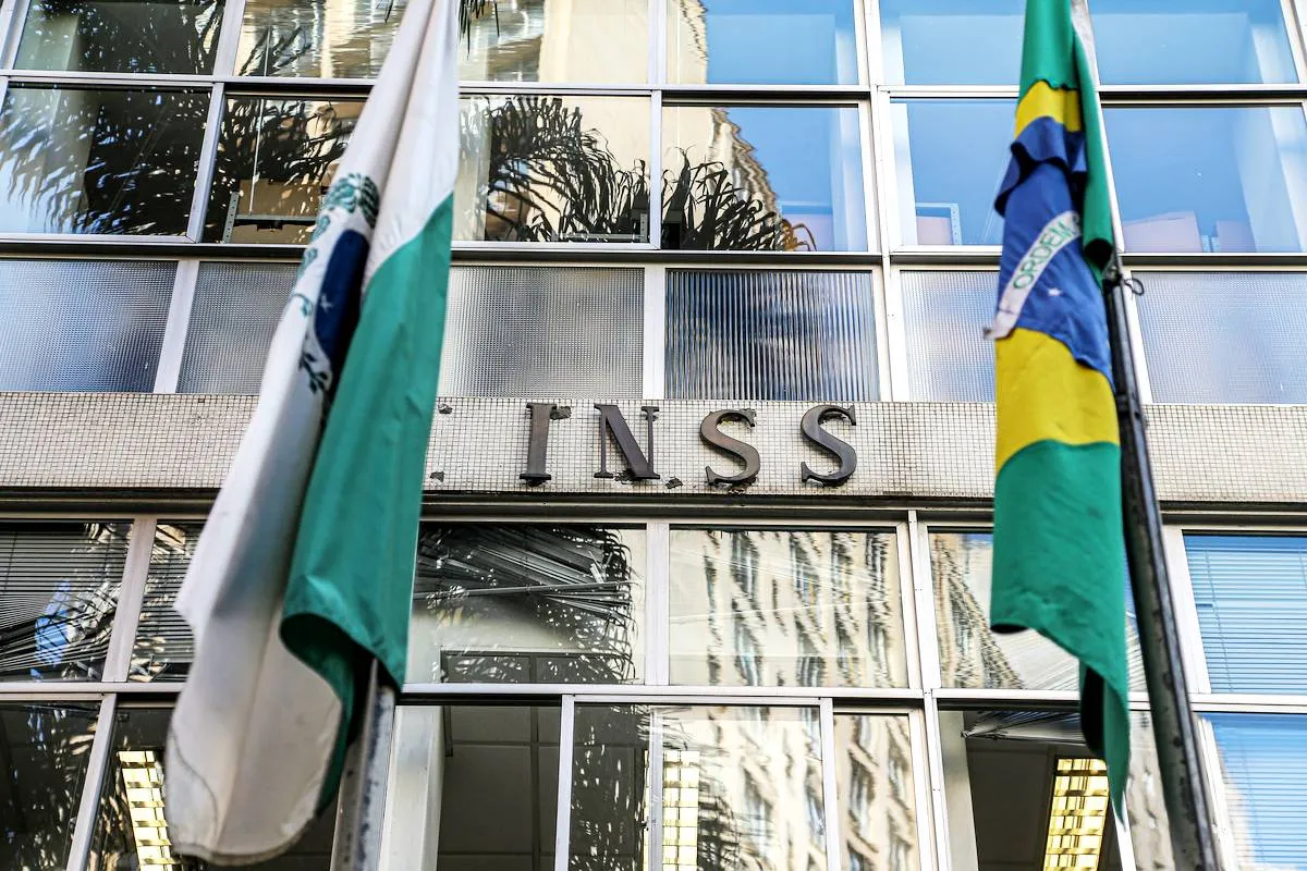 Fila do INSS cai 59% e chega ao menor nível desde 2023