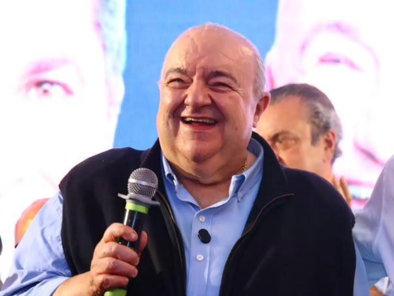 Rafael Greca passa por drenagem de hematoma após queda em campanha